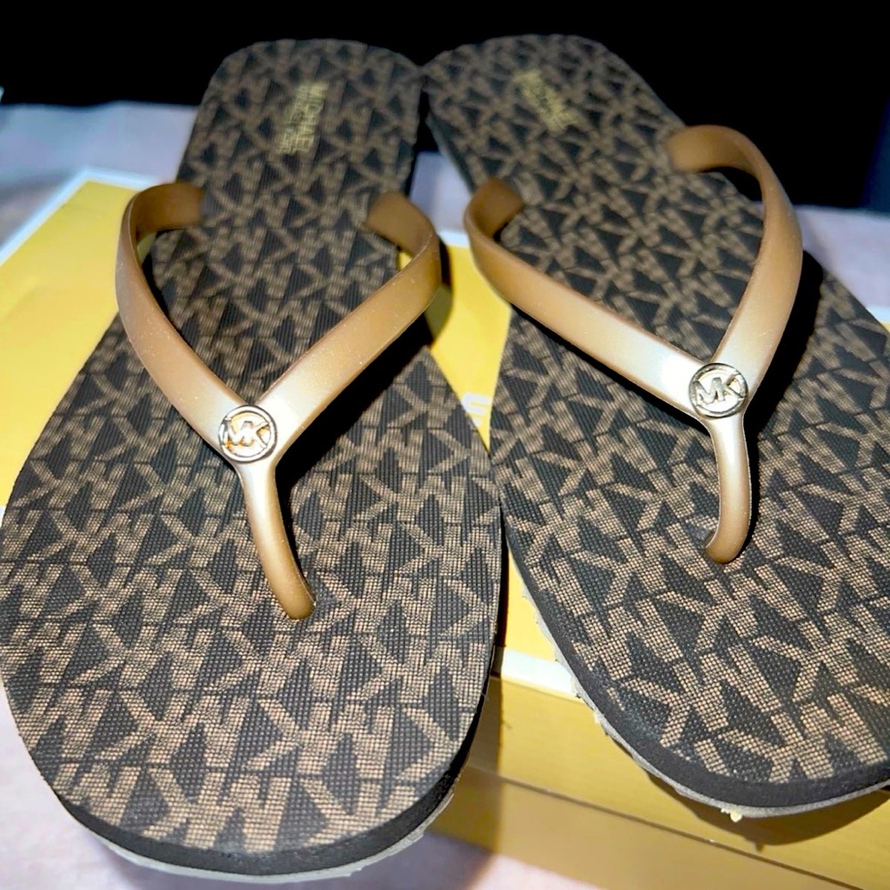 NWB✨ MICHAEL MICHAEL KORS Women's Jinx Flip-Flop Sandals